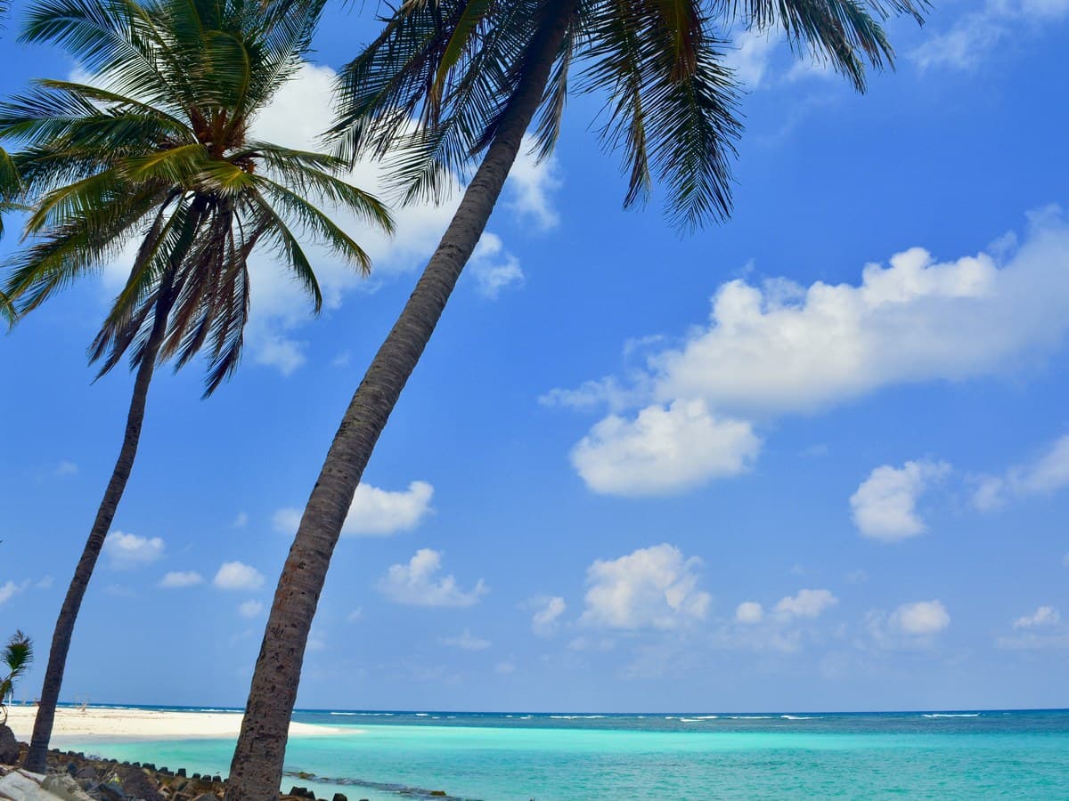 Agatti Island turquoise coral lagoon Lakshadweep